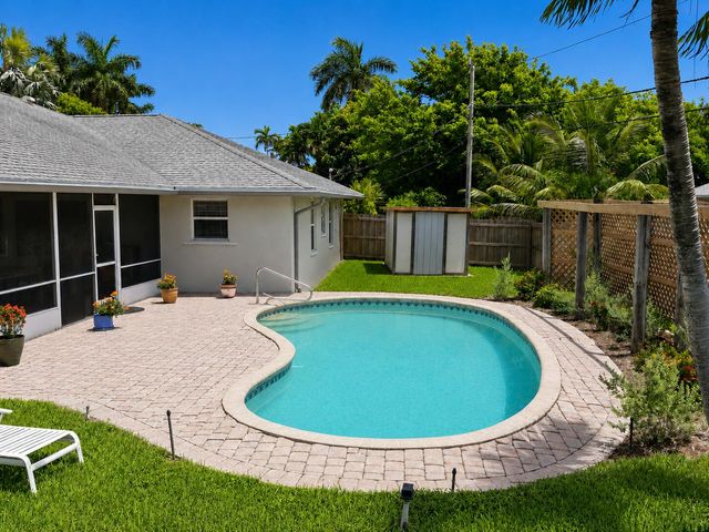 1081 Palama Way, Lantana, FL 33462