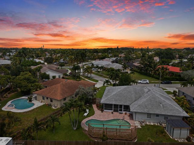 1081 Palama Way, Lantana, FL 33462