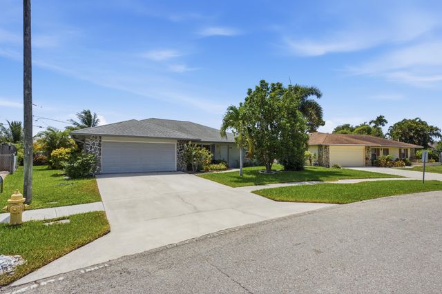 1081 Palama Way, Lantana, FL 33462