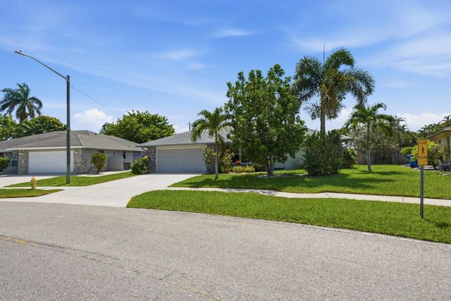 1081 Palama Way, Lantana, FL 33462