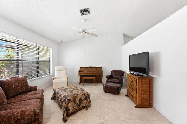 1081 Palama Way, Lantana, FL 33462