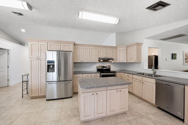 1081 Palama Way, Lantana, FL 33462