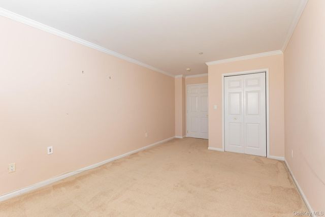 55 Clinton Avenue 403, Rockville Centre, NY 11570