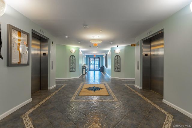 55 Clinton Avenue 403, Rockville Centre, NY 11570