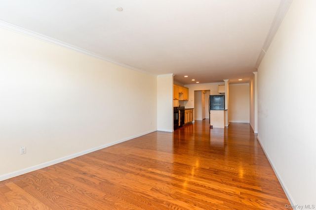 55 Clinton Avenue 403, Rockville Centre, NY 11570