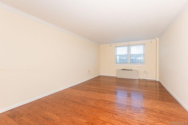 55 Clinton Avenue 403, Rockville Centre, NY 11570