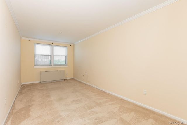 55 Clinton Avenue 403, Rockville Centre, NY 11570