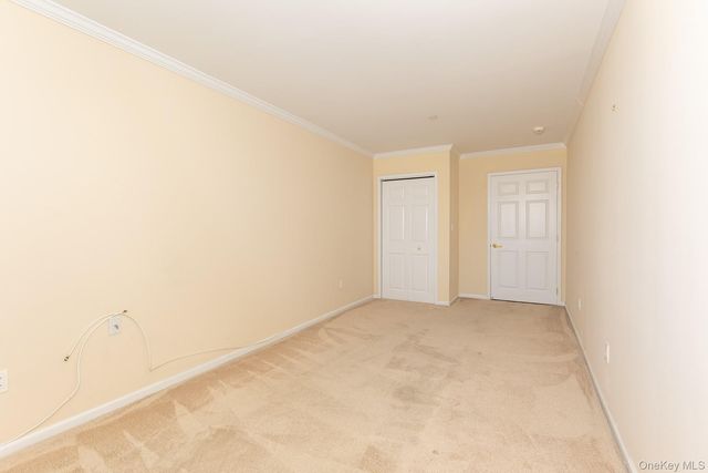 55 Clinton Avenue 403, Rockville Centre, NY 11570