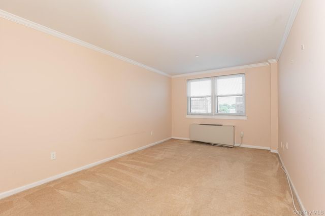 55 Clinton Avenue 403, Rockville Centre, NY 11570