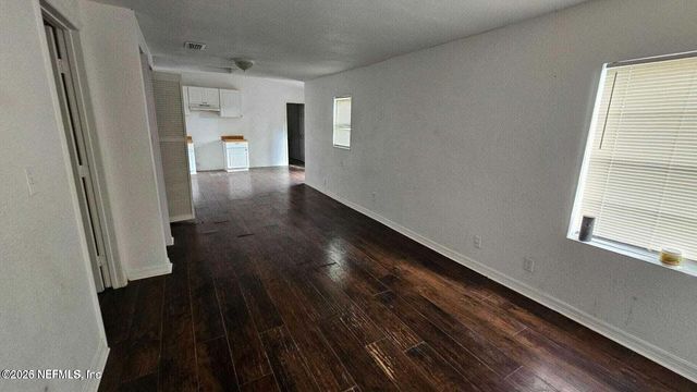 7805 SISKIN Avenue, Jacksonville, FL 32219