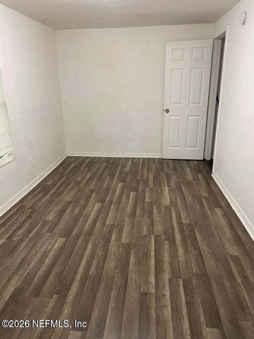 7805 SISKIN Avenue, Jacksonville, FL 32219