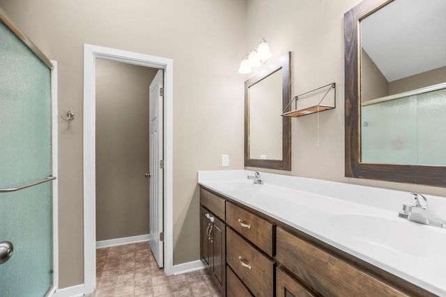 10115 N McKinley Avenue, Kansas City, MO 64157