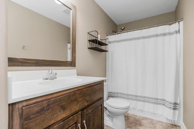 10115 N McKinley Avenue, Kansas City, MO 64157