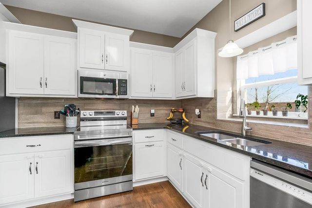 10115 N McKinley Avenue, Kansas City, MO 64157