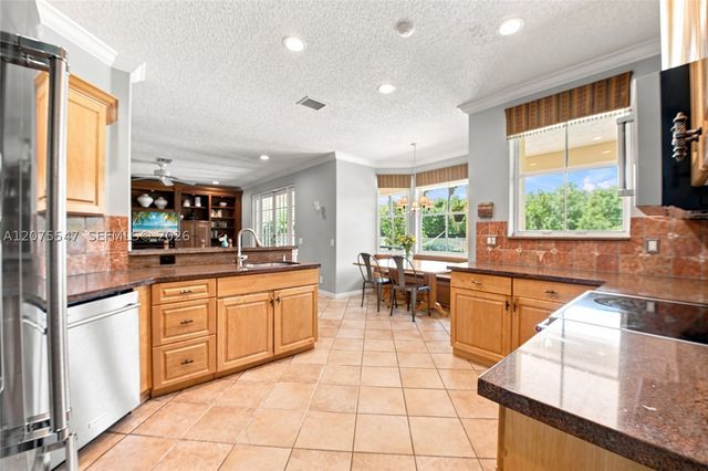 861 Crestview Cir, Weston, FL 33327
