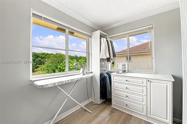 861 Crestview Cir, Weston, FL 33327