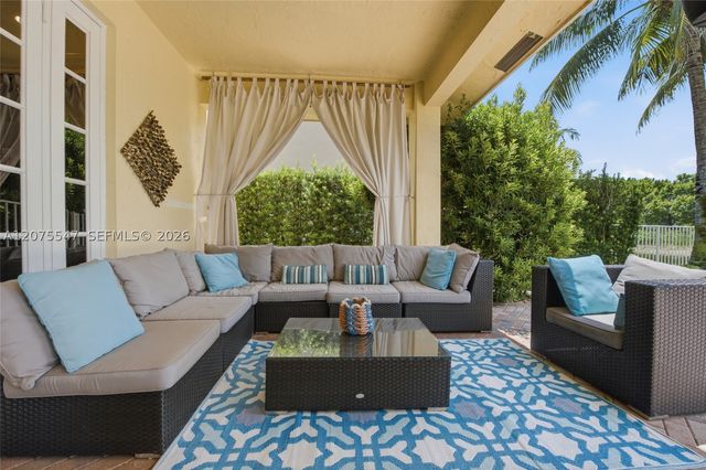 861 Crestview Cir, Weston, FL 33327