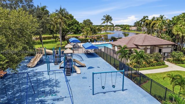 861 Crestview Cir, Weston, FL 33327
