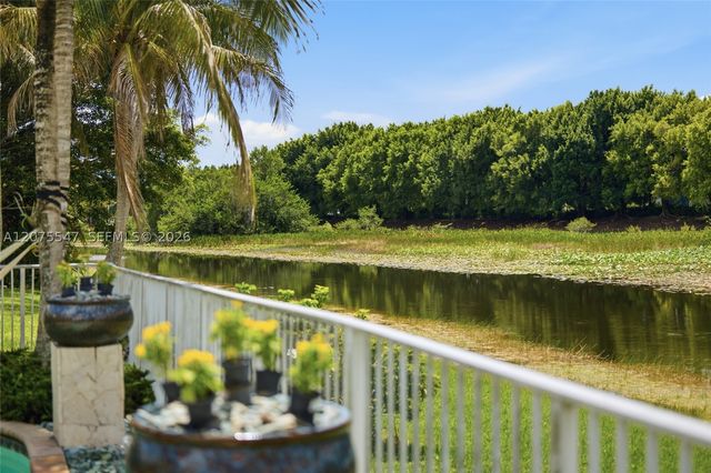 861 Crestview Cir, Weston, FL 33327