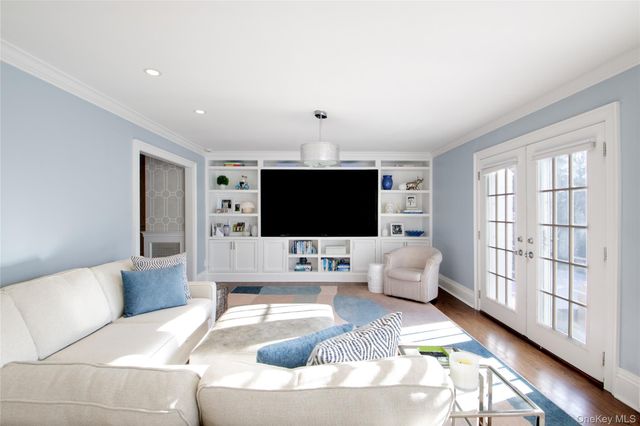 380 Stewart Avenue, Garden City, NY 11530