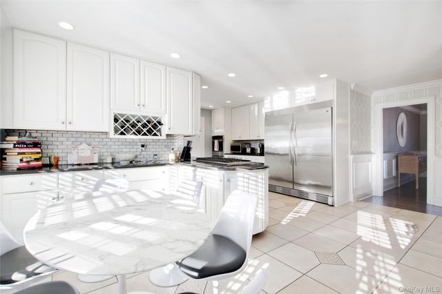 380 Stewart Avenue, Garden City, NY 11530