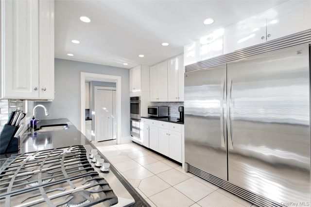 380 Stewart Avenue, Garden City, NY 11530