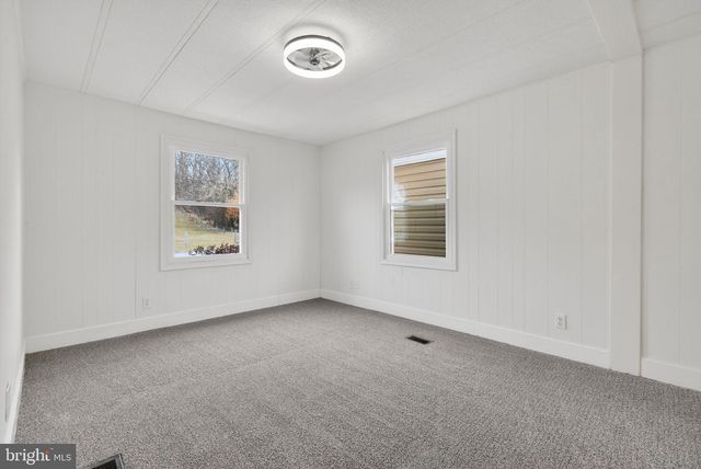 4918 PLEASANT VALLEY RD, York, PA 17406