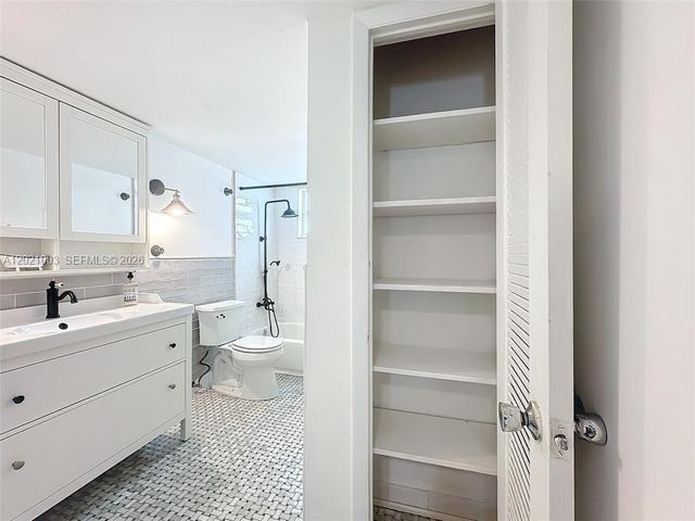 7133 Bay Dr 705, Miami Beach, FL 33141