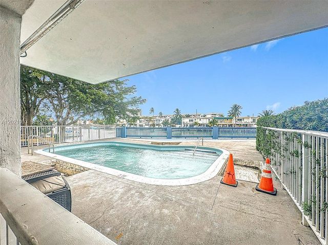 7133 Bay Dr 705, Miami Beach, FL 33141