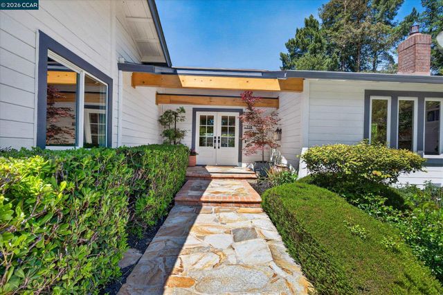 228 Royal Saint Ct, Danville, CA 94526