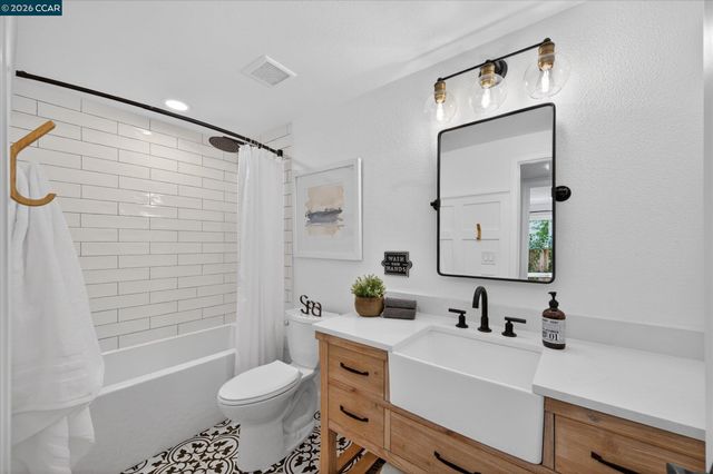 228 Royal Saint Ct, Danville, CA 94526