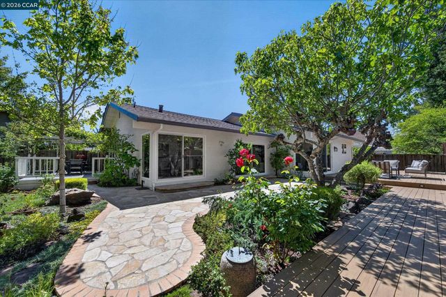 228 Royal Saint Ct, Danville, CA 94526