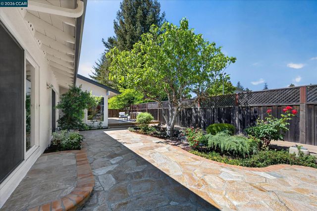 228 Royal Saint Ct, Danville, CA 94526