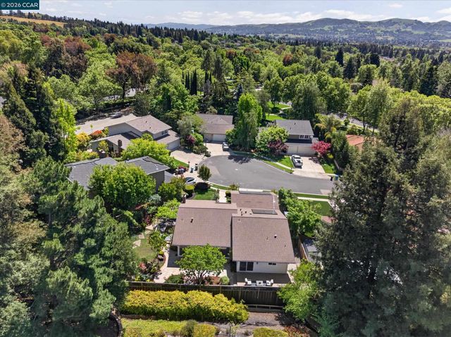 228 Royal Saint Ct, Danville, CA 94526