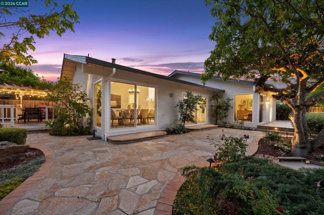 228 Royal Saint Ct, Danville, CA 94526