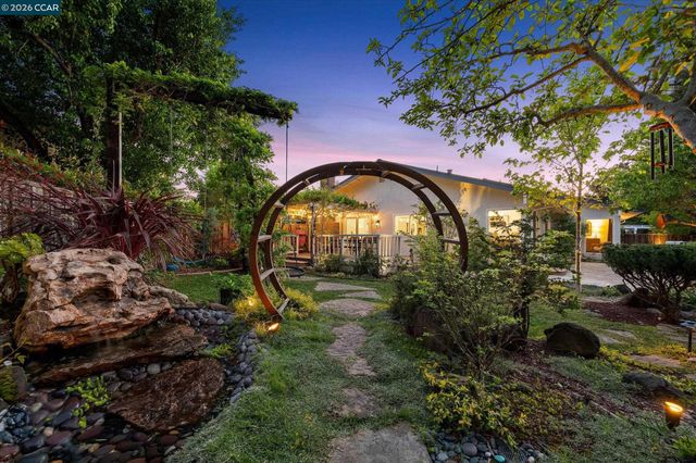 228 Royal Saint Ct, Danville, CA 94526