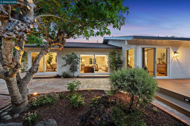 228 Royal Saint Ct, Danville, CA 94526