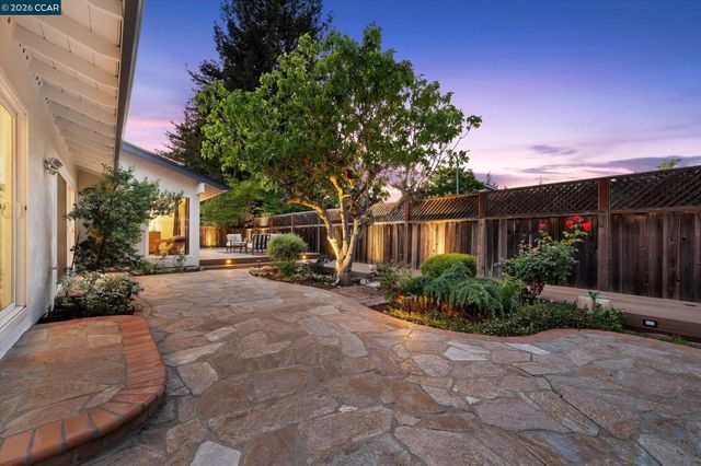 228 Royal Saint Ct, Danville, CA 94526