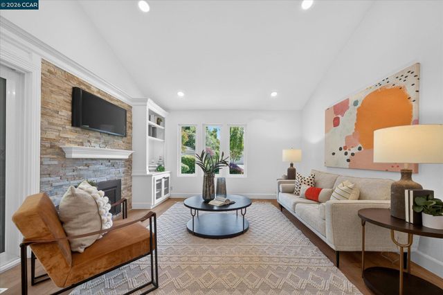 228 Royal Saint Ct, Danville, CA 94526