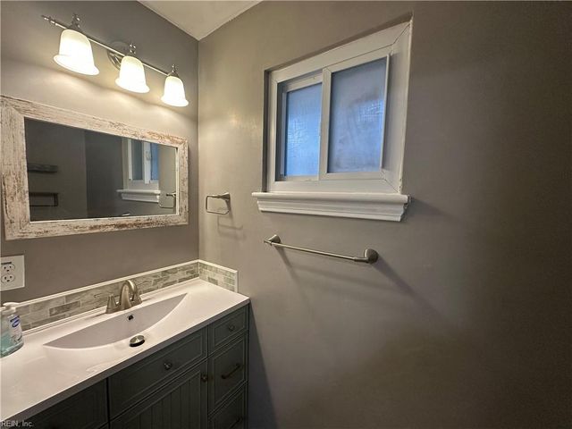 1329 Pineview AVE, Norfolk, VA 23503