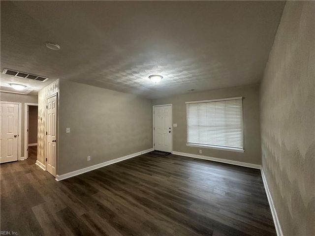 1329 Pineview AVE, Norfolk, VA 23503