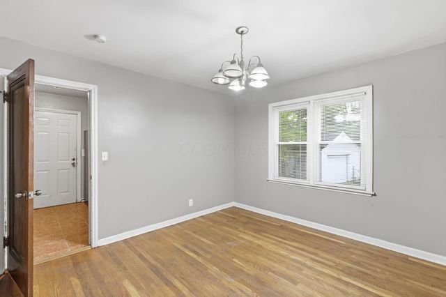 1080 Meadowdale Avenue, Columbus, OH 43219
