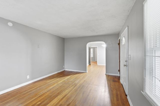 1080 Meadowdale Avenue, Columbus, OH 43219