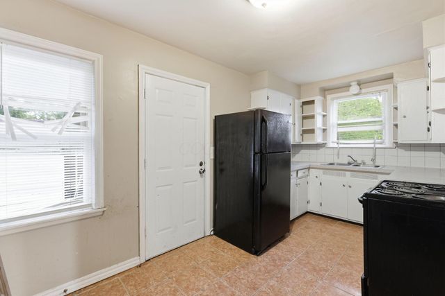 1080 Meadowdale Avenue, Columbus, OH 43219