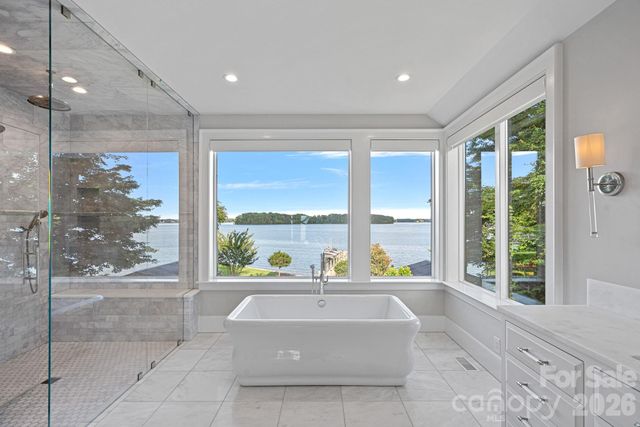 7861 Live Oaks Drive, Denver, NC 28037