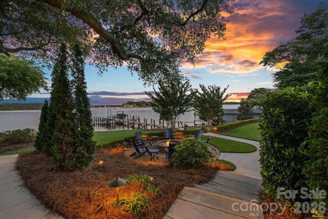 7861 Live Oaks Drive, Denver, NC 28037