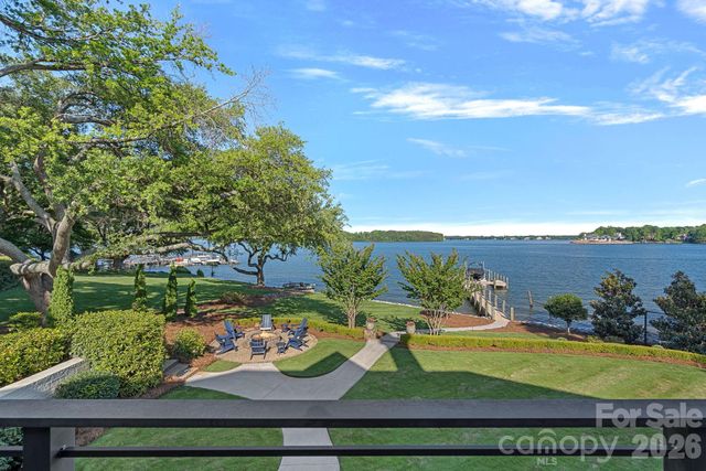 7861 Live Oaks Drive, Denver, NC 28037