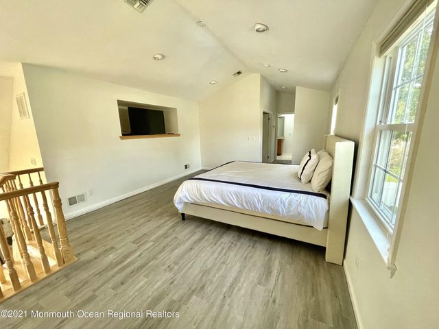 12 Branch Road, Oakhurst, NJ 07755