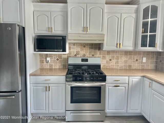 12 Branch Road, Oakhurst, NJ 07755