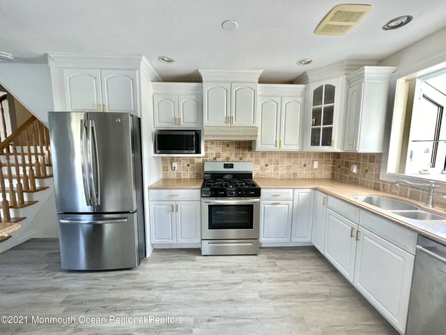 12 Branch Road, Oakhurst, NJ 07755